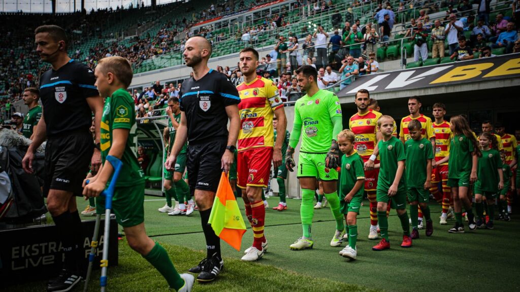 Znamy podium Ekstraklasy. Jagiellonia i Śląsk walczą o mistrzostwo.